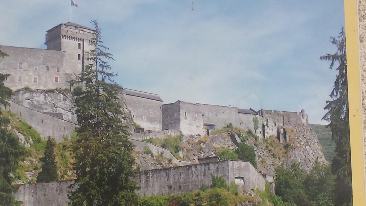 Hotel Du Chateau Fort Lourdes Exterior foto